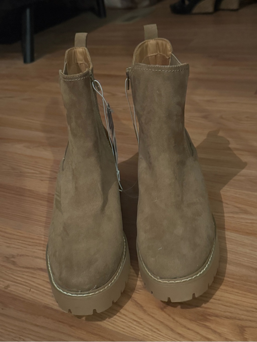 Universal Thread Boots - Picture 2 of 7